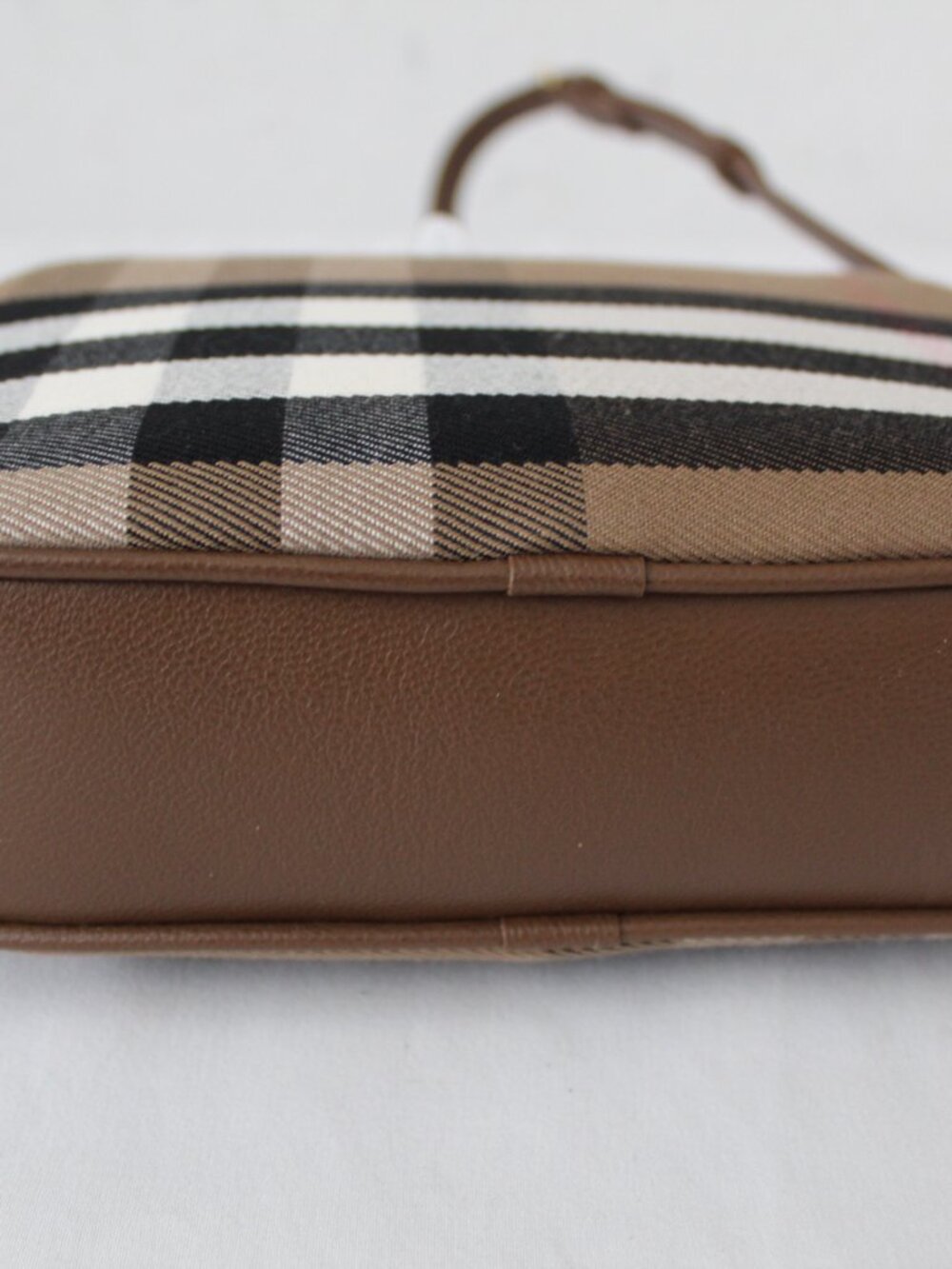 NWT Burberry Earth Check Zip Top Camera Case Crossbody Shoulder Bag - Picture 4 of 9